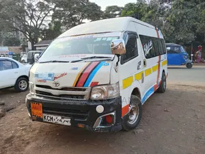 Toyota HiAce 2011 White