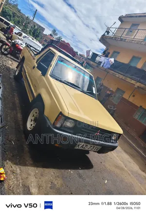 Mitsubishi L200 Club Cab 2.4 4WD 1999 Yellow