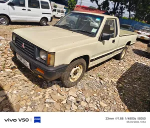 Mitsubishi L200 Single Cab 2.0 1995 Yellow