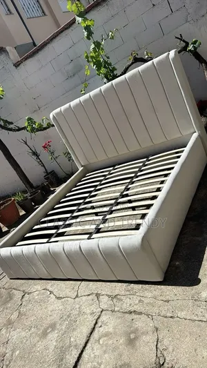 5x6 Modern Chester Bed