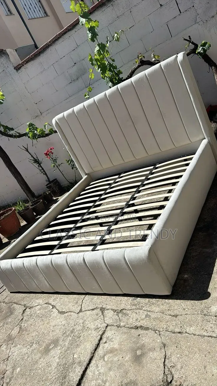 5x6 Modern Chester Bed