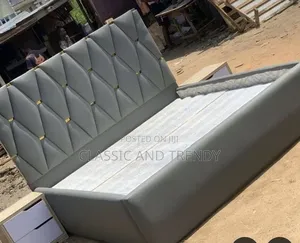 5x6 Grey Chester Bed With Gold Accents