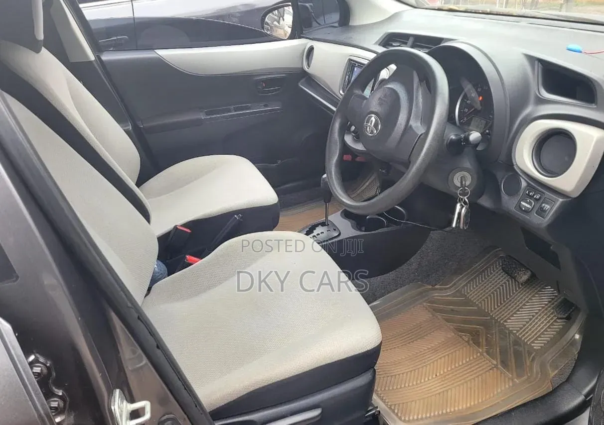 Toyota Vitz 2014 Gray
