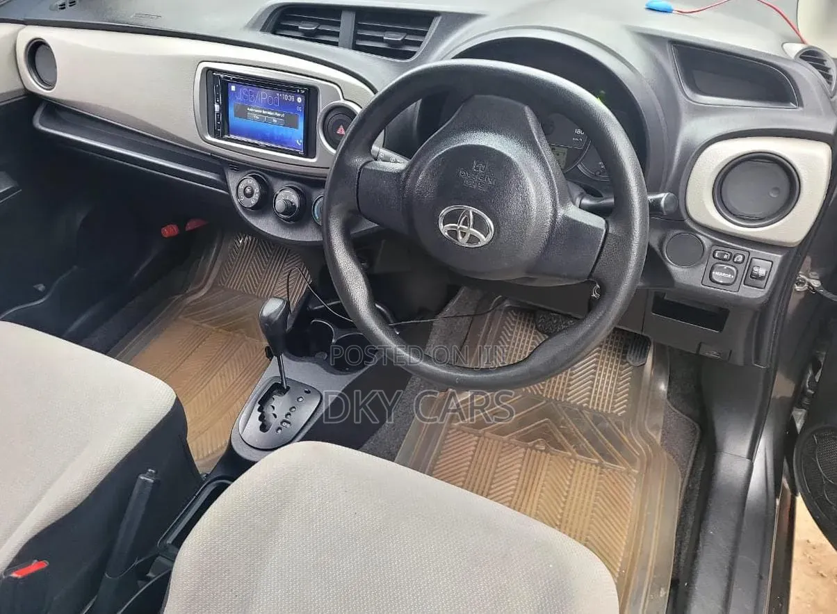 Toyota Vitz 2014 Gray