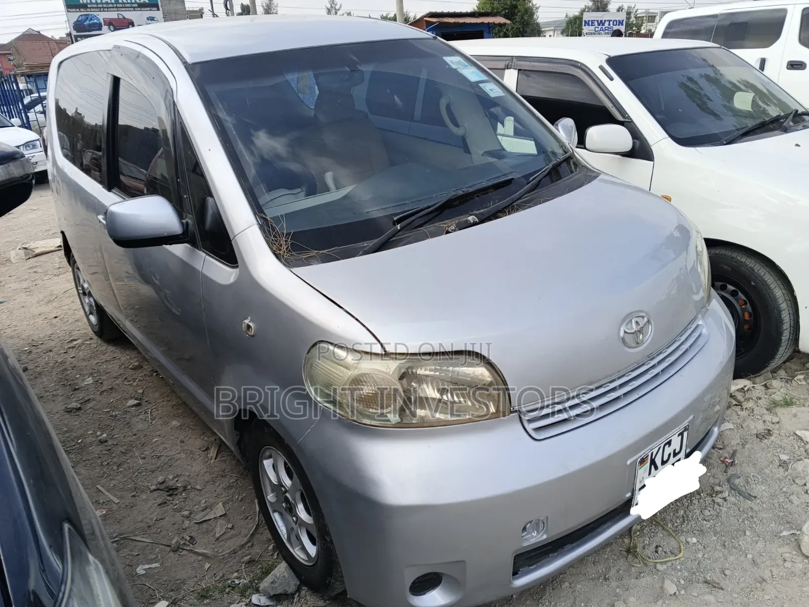 Toyota Porte 2013 Silver