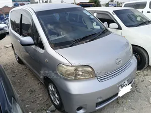 Toyota Porte 2013 Silver