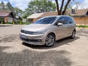 Volkswagen Touran 2018 Gold