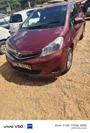 Toyota Vitz 1.0 FWD 5dr 2012 Burgundy