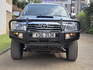 Toyota Hilux 2014 Blue