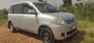 Toyota Sienta 2012 Silver