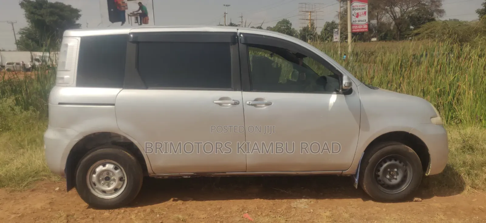 Toyota Sienta 2012 Silver
