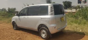 Toyota Sienta 2012 Silver