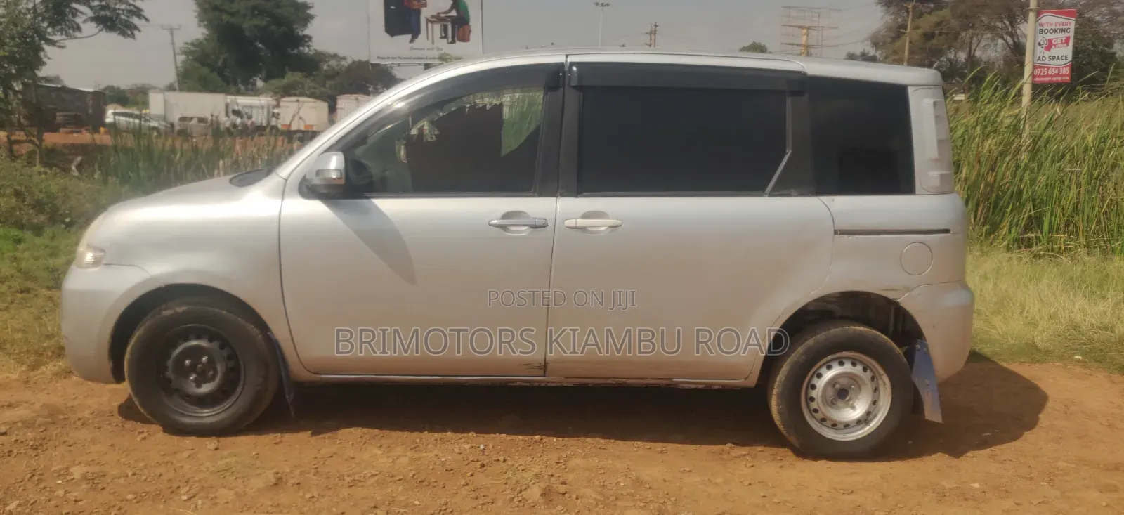 Toyota Sienta 2012 Silver
