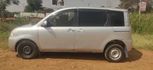 Toyota Sienta 2012 Silver