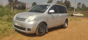Toyota Sienta 2012 Silver