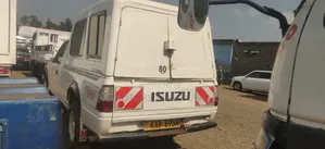 Isuzu Tougher 2002 White