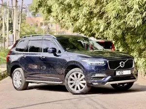 Volvo XC90 T5 Momentum AWD 2019 Blue