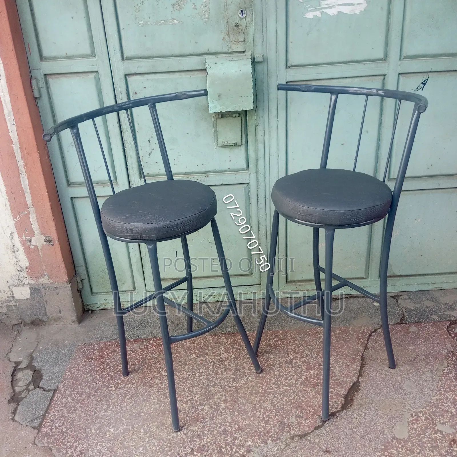 Curved R8 Flat Chairs