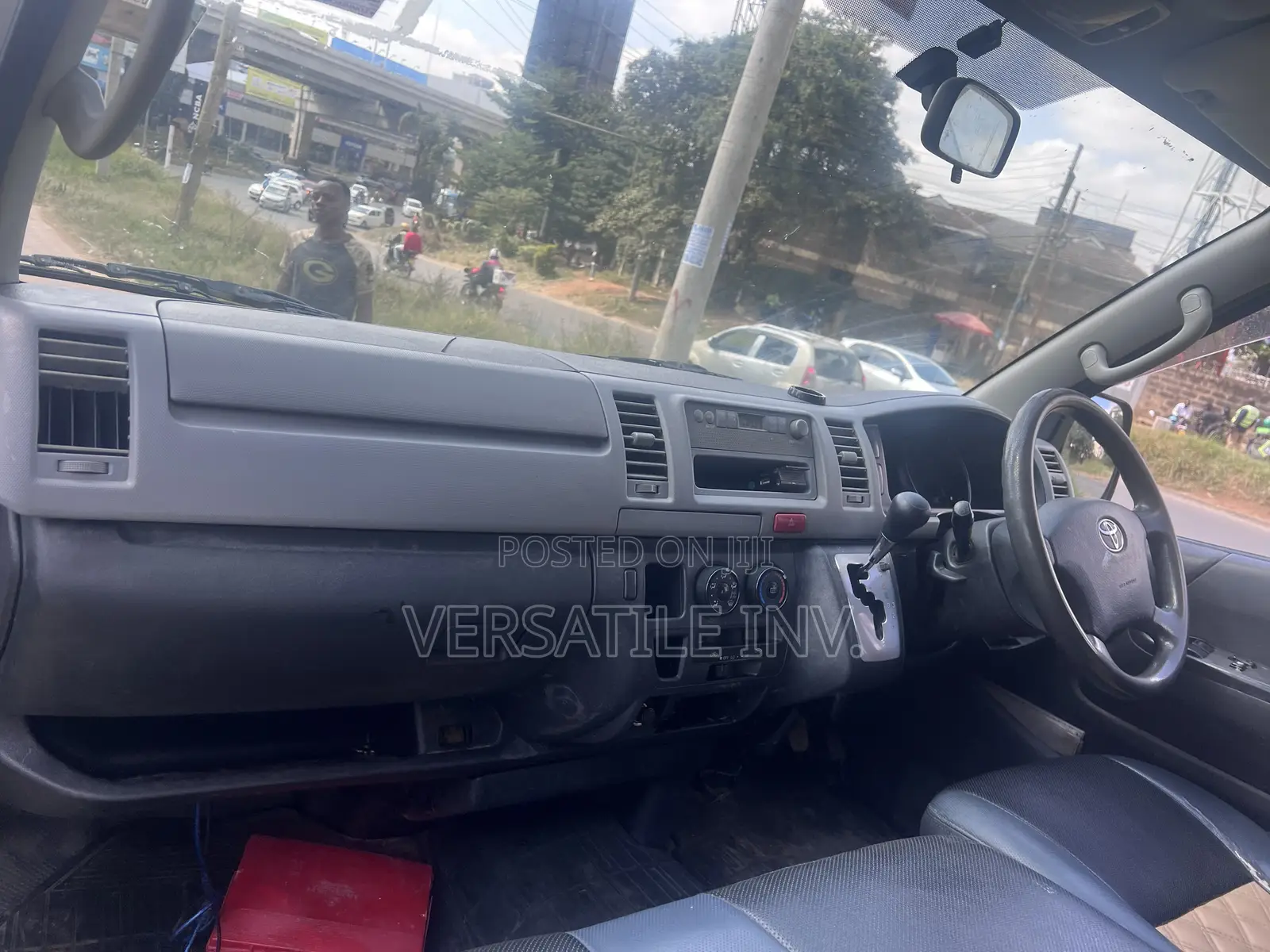Toyota HiAce 2013 Silver