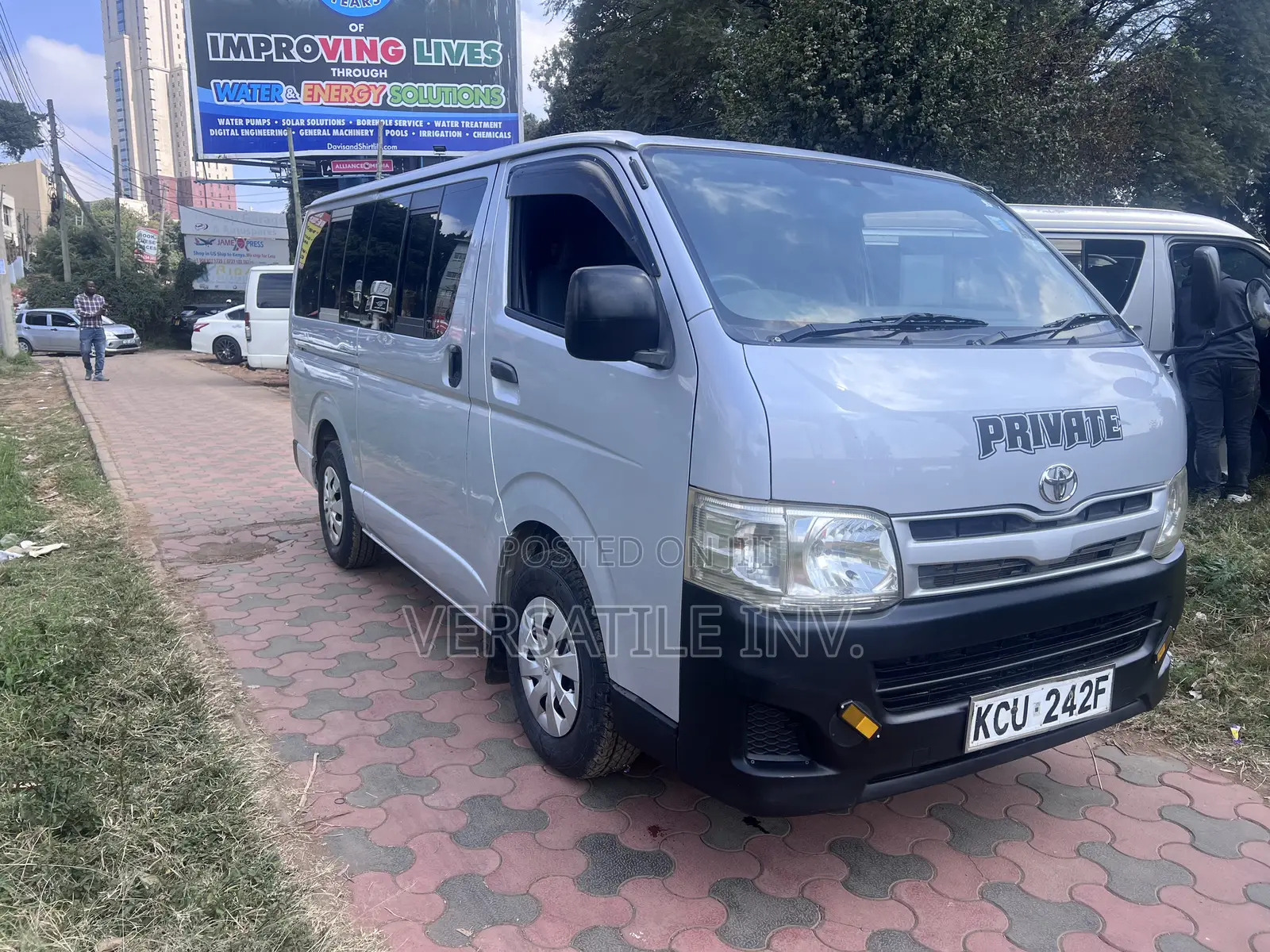 Toyota HiAce 2013 Silver