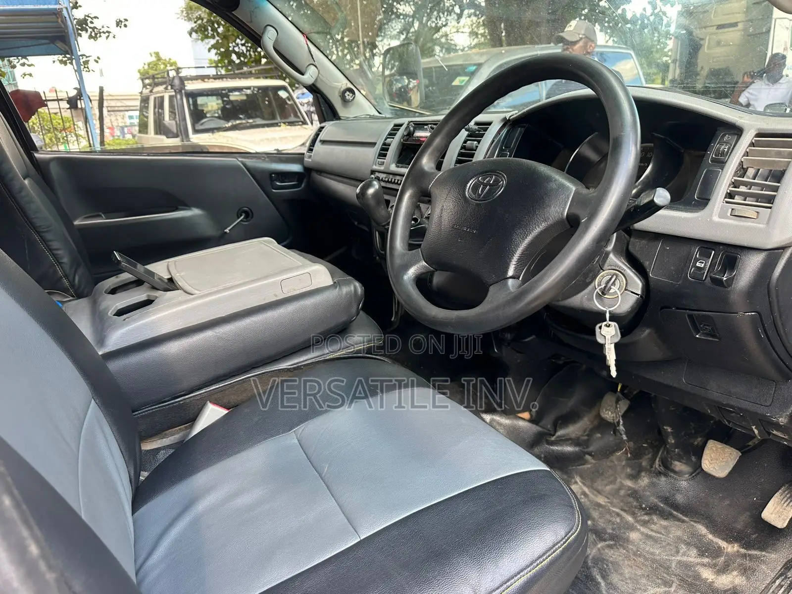 Toyota HiAce 2013 Silver