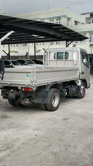 Mitsubishi Fuso Canter 2019 Silver