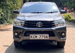 Toyota Hilux 2017 Gray