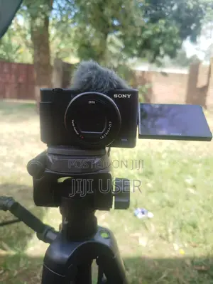 Selling Sony ZV-1 Vlogging Camera, Rode Microphone 2 Softbox Light