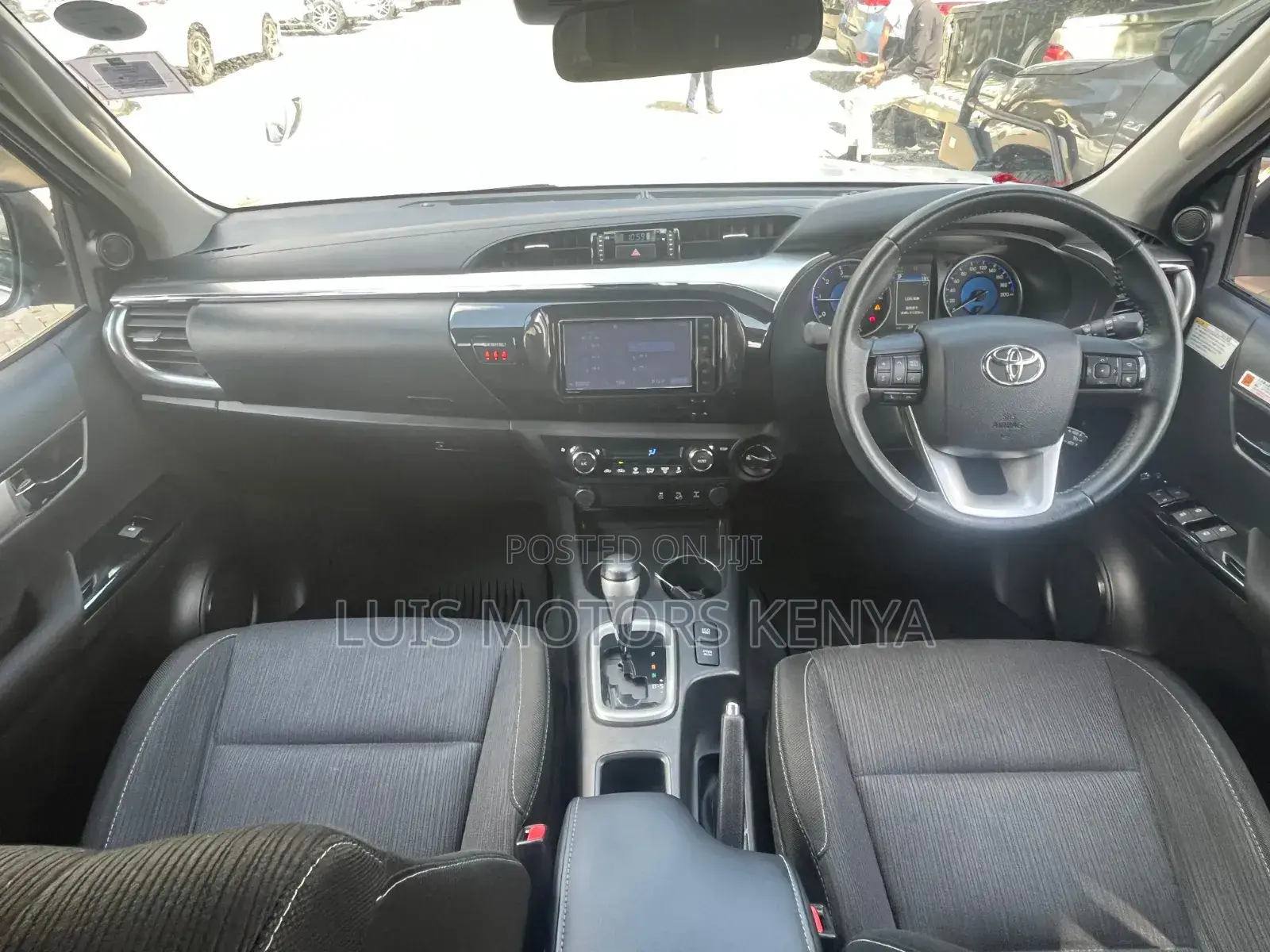 Toyota Hilux 2019 White