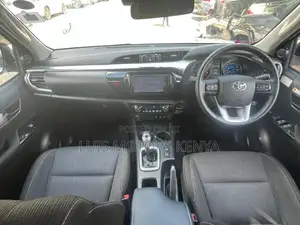 Toyota Hilux 2019 White