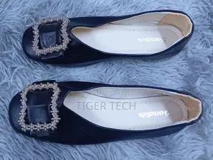 Black Color Sandiex Square-Toe Prominent Decorative Rhinestone