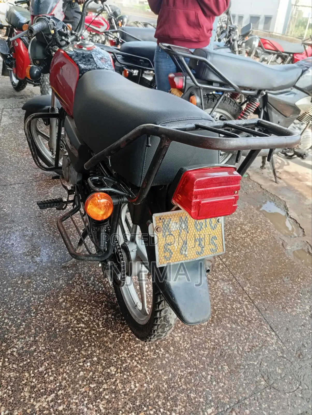Honda CB 2023 Red