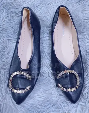 Black Pointed-Toe Flat Doll Shoes With Textured Faux-Leather Finish