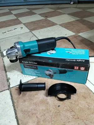 Very Powerful Makita Angle Grinder 840 Watts and Cutting Disc Set