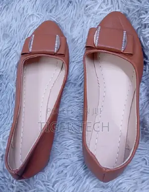 Tan With a Butterfly/Bow Logo for Everyday Casual Comfort