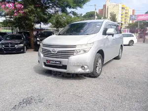 Nissan Elgrand 2011 Silver