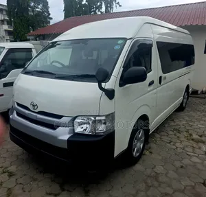 Toyota HiAce 2019 White