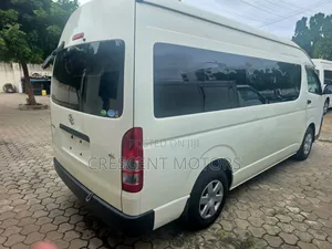 Toyota HiAce 2019 White