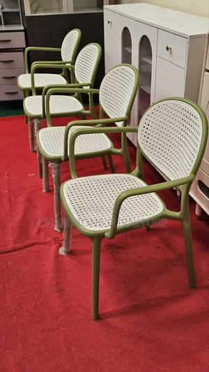Heavy Duty Plastic Chairs