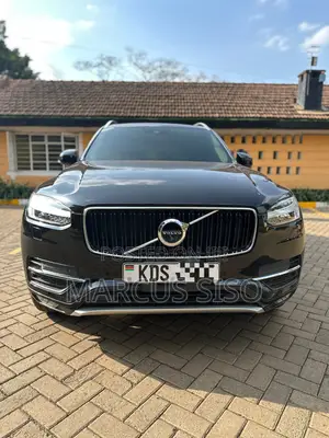 Volvo XC90 T5 Momentum 5P AWD 2018 Black