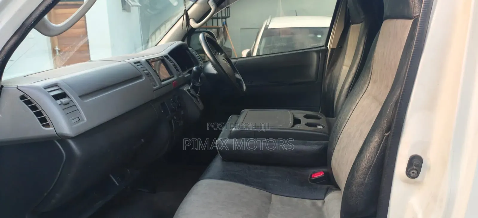 Toyota HiAce 2012 White