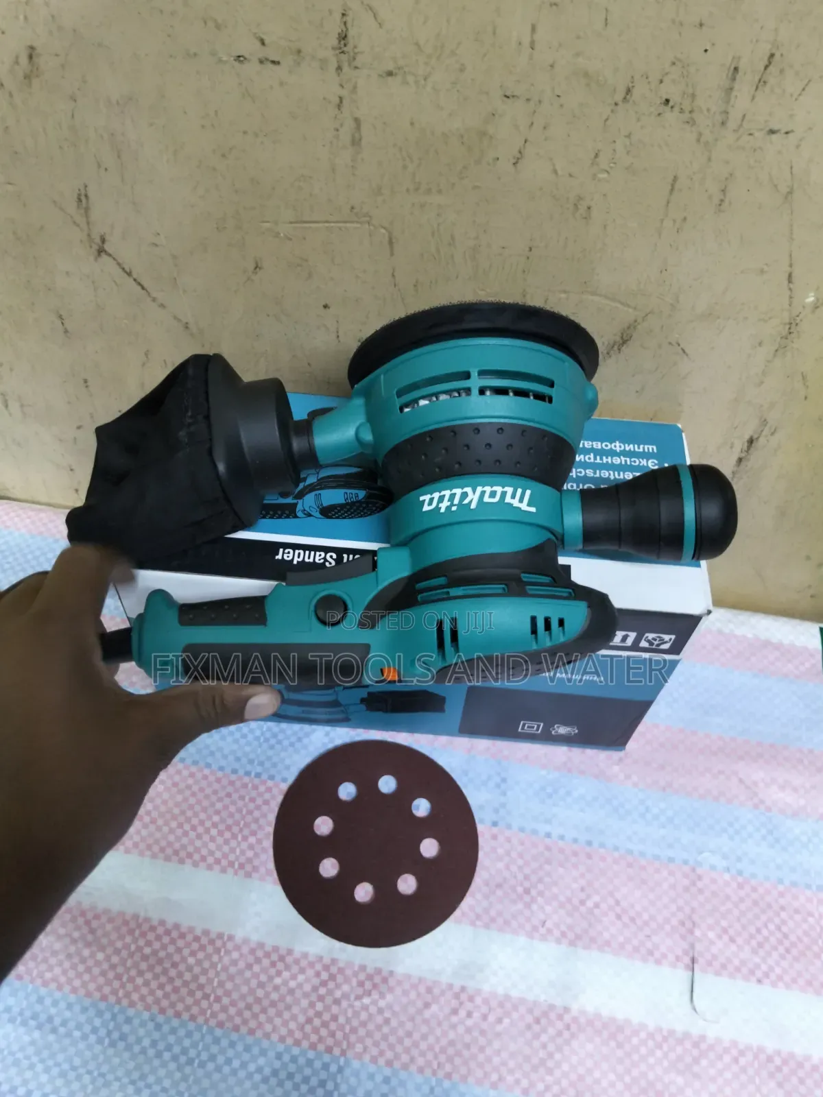 Multipurpose Random Orbital Sander 550 Watts Makita With Accessories