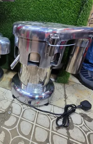 Heavy Duty A2000 Commercial Juicer/ Extractor