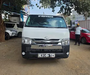 Toyota HiAce 2015 White
