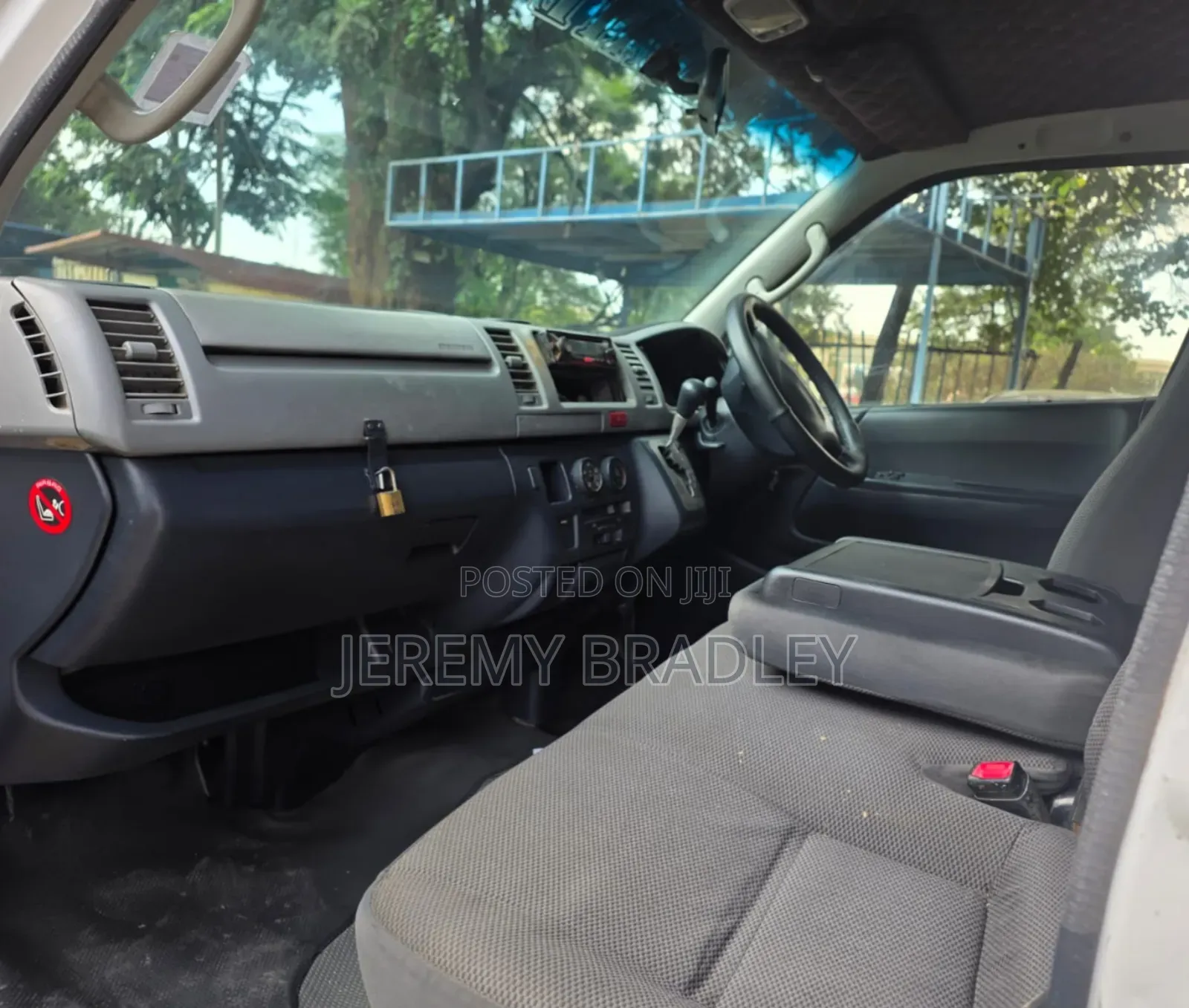Toyota HiAce 2015 White