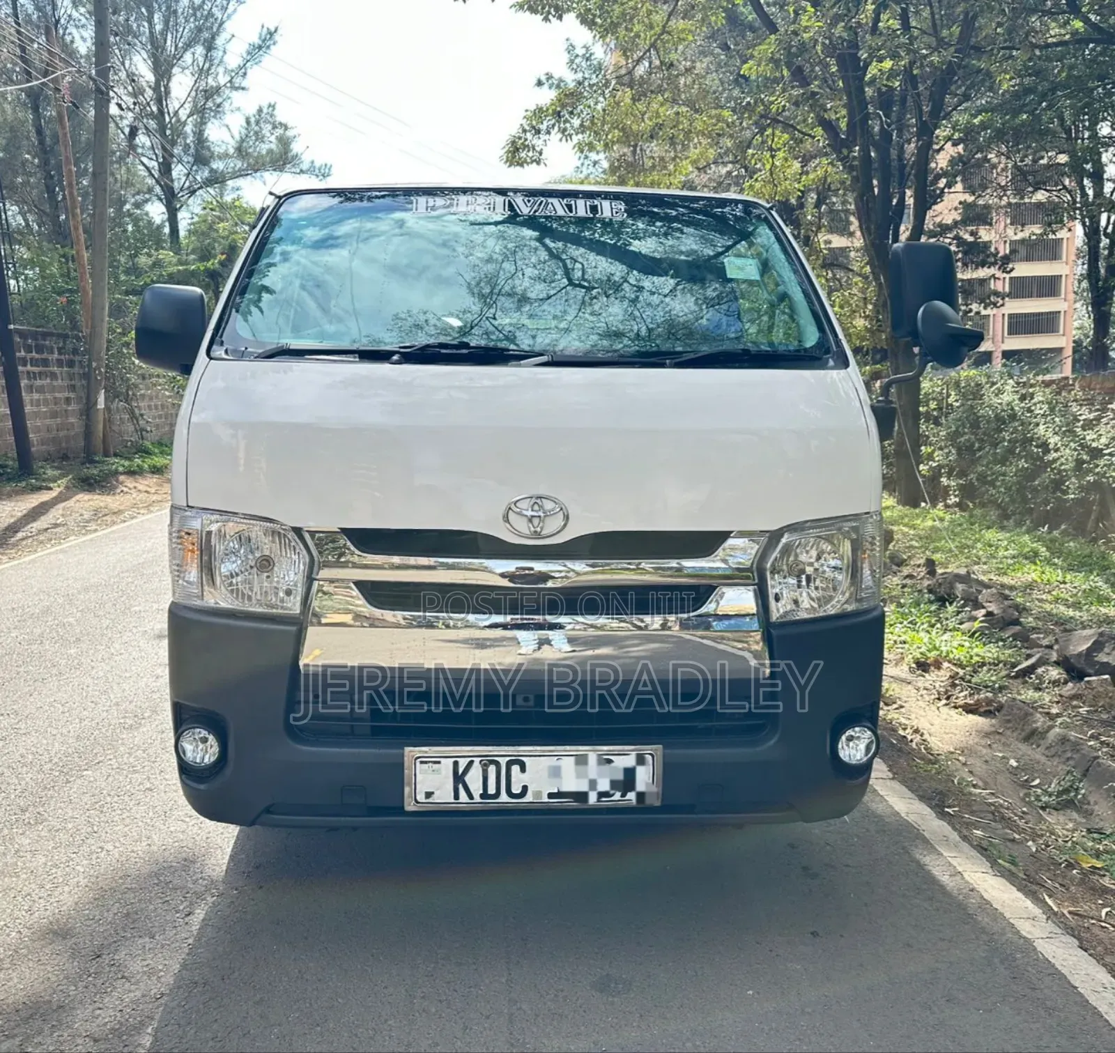 Toyota HiAce 2014 White