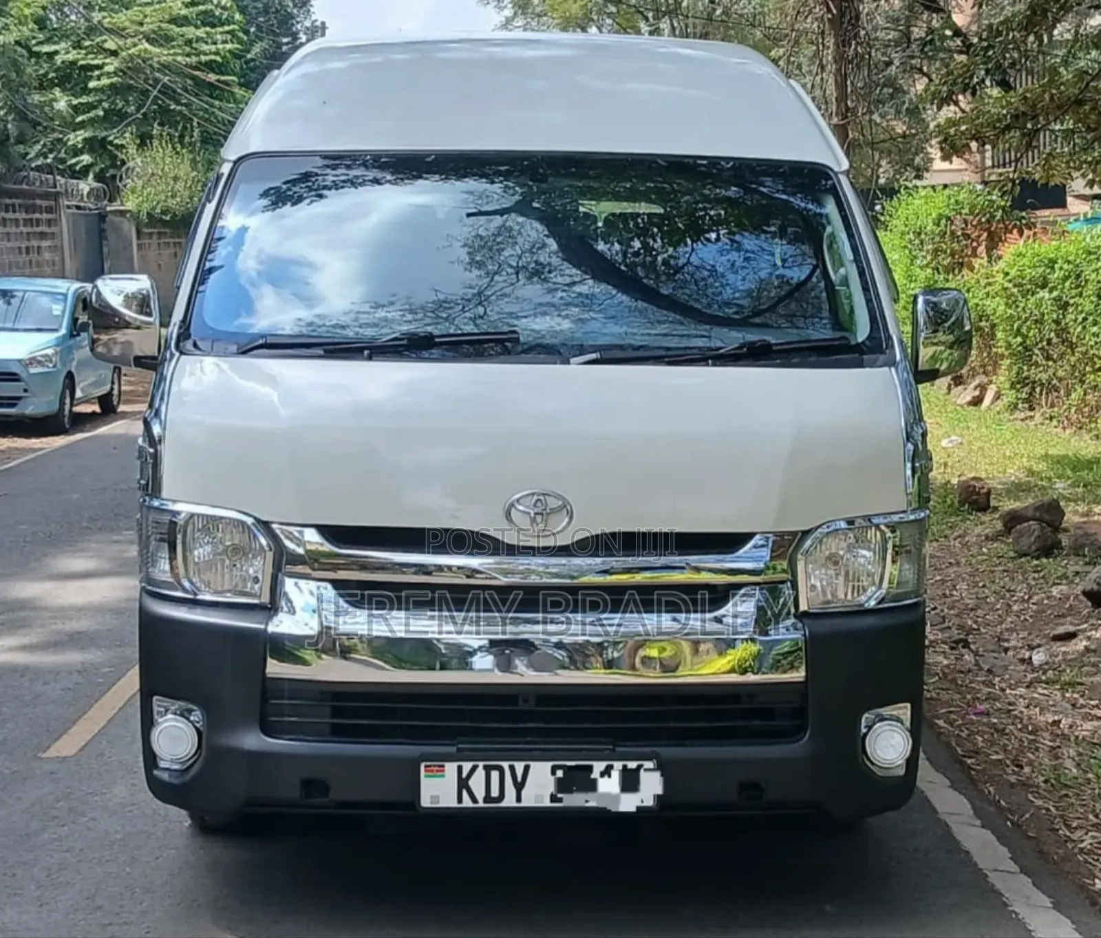 Toyota HiAce 2019 White