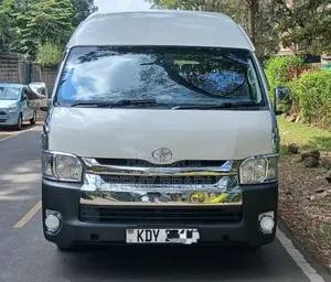 Toyota HiAce 2019 White