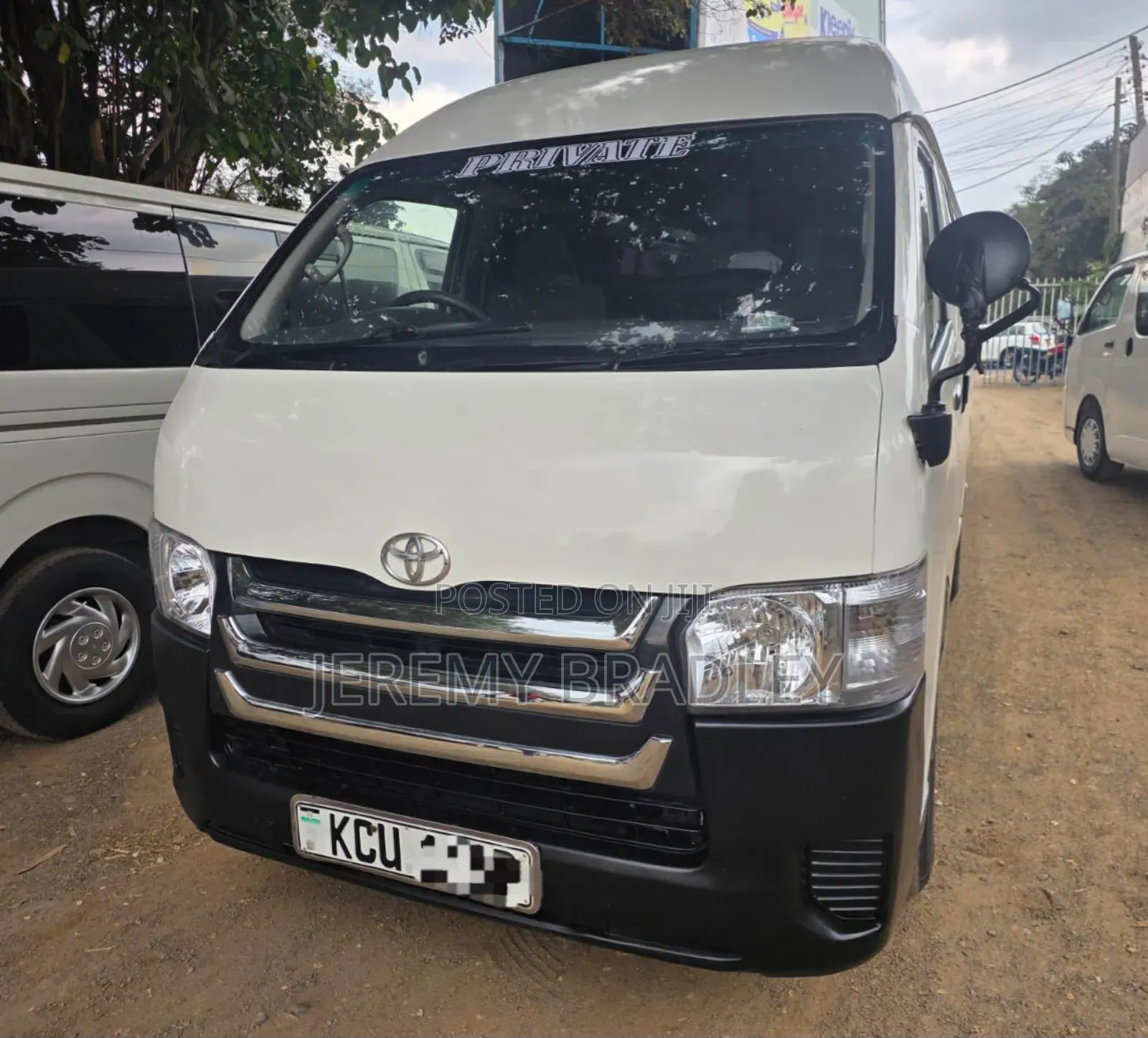 Toyota HiAce 2013 White