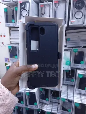 Galaxy S22+ or Galaxy S23+ Vertical Pill-Shaped Window:cover